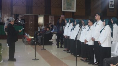 43 Apoteker Baru Unisba Resmi Dilantik, Prosesi Sumpah Profesi Teguhkan Komitmen Islami