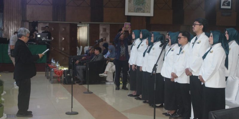 43 Apoteker Baru Unisba Resmi Dilantik, Prosesi Sumpah Profesi Teguhkan Komitmen Islami