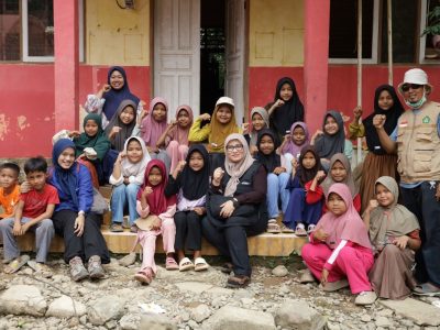Dipimpin Rektor, Unisba Turun Langsung Berikan Layanan Kesehatan dan Penguatan Spiritual bagi Pesantren Korban Banjir