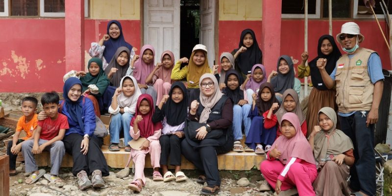 Dipimpin Rektor, Unisba Turun Langsung Berikan Layanan Kesehatan dan Penguatan Spiritual bagi Pesantren Korban Banjir