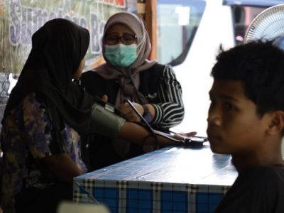Sekitar 300 Warga Terlayani, Unisba Hadirkan Layanan Kesehatan Pascabanjir di Pasar Usang, Agam