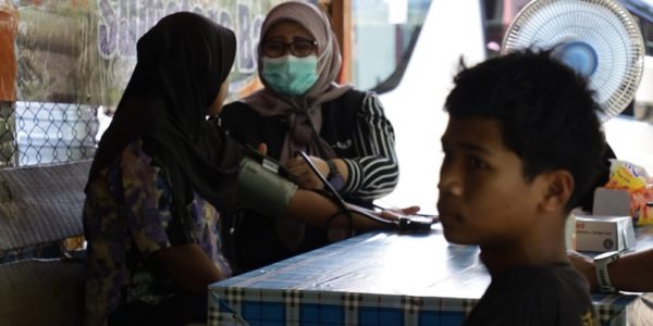 Sekitar 300 Warga Terlayani, Unisba Hadirkan Layanan Kesehatan Pascabanjir di Pasar Usang, Agam
