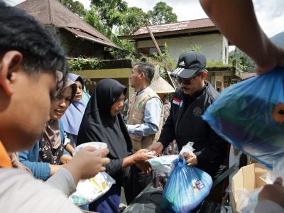 Universitas Islam Bandung (Unisba) melalui Tim Relawan Tanggap Bencana kembali menunjukkan kepeduliannya dengan menyalurkan bantuan kemanusiaan bagi warga yang terdampak longsor di sejumlah desa di Kecamatan Malalak, Kabupaten Agam. Penyaluran bantuan tersebut berlangsung selama dua hari, Minggu hingga Senin (21–22/12).